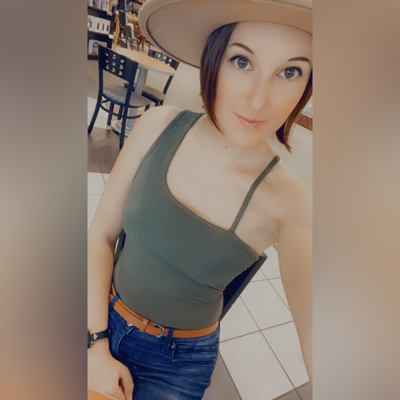 Meet your Posher, Kaylyn - Picture 6 of 16